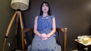 气质御姐范妹子,白色丝袜搔首弄姿热舞
